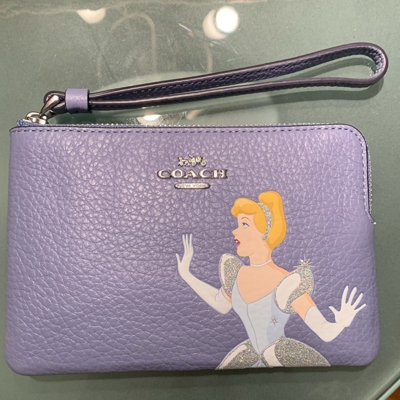Disney X Coach corner zip wristlet with Cinderella LIMITED EDITION - Picture 4 of 7